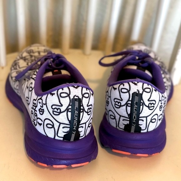 LIMITED EDITION Brooks Women's Running Shoes SIZE 8 - Picture 4 of 10